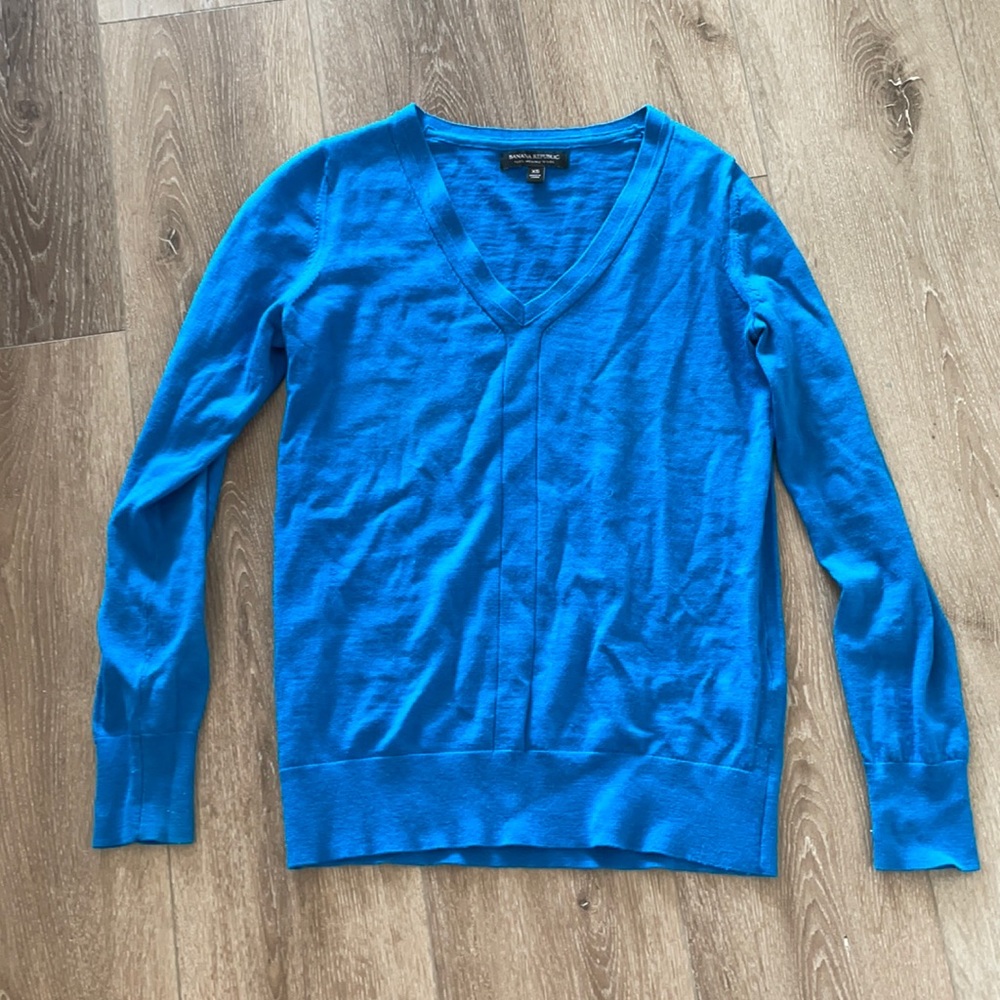 Banana republic v neck blue sweater